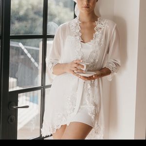 BRAND NEW WITH TAGS - Le Rose Lace Bridal Robe